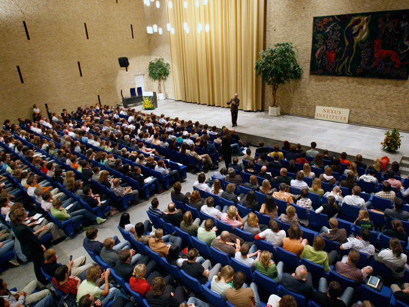 large_9.-Auditorium-Tilburg-University