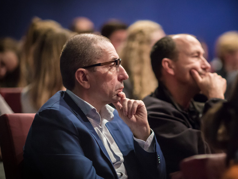 large_6._Audience___Rene_Castelijn