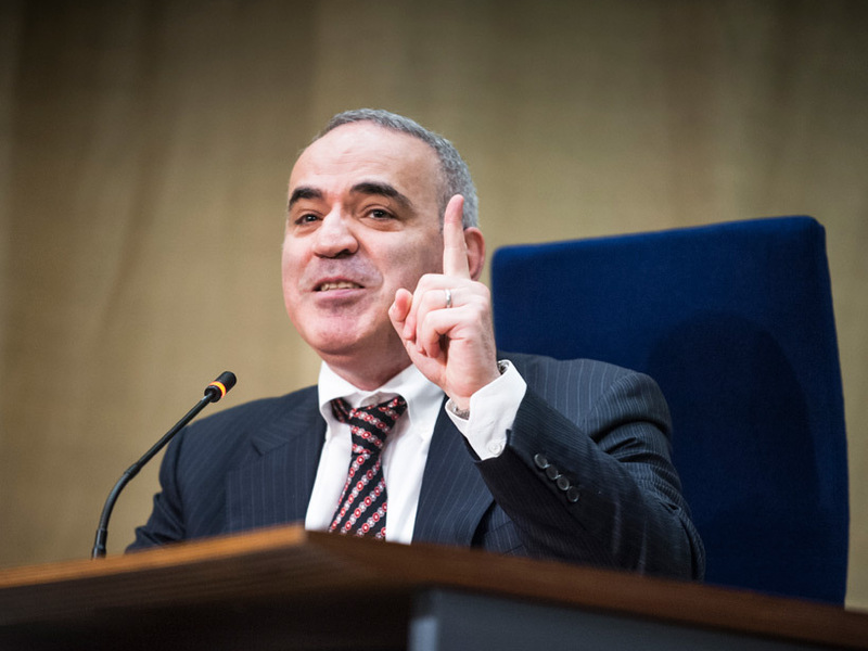 large_8.-Kasparov