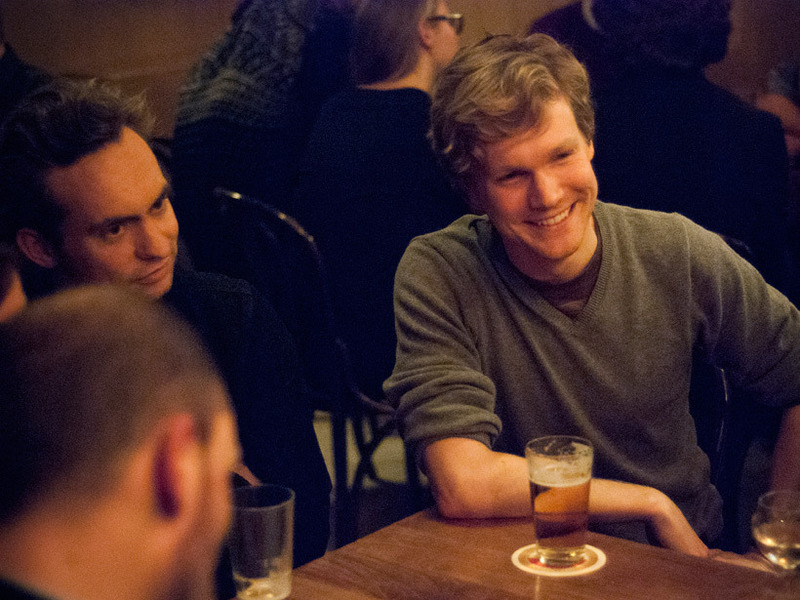 large_5.-Debatten-aan-10-tafels